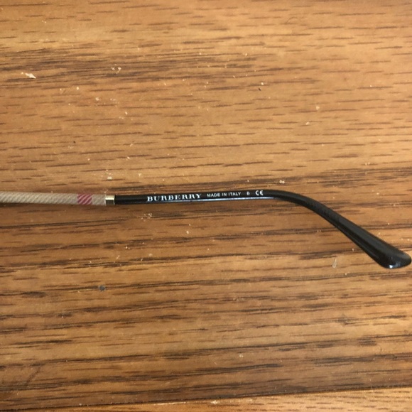 Small frame Burberry glasses - Picture 1 of 3